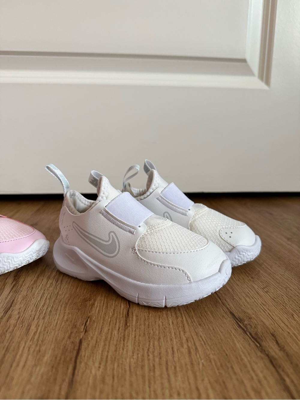 NIKE • size 7c & 8c • Kid’s Flex Runner 3 Lot Pink and White Sneakers - Picture 4 of 6